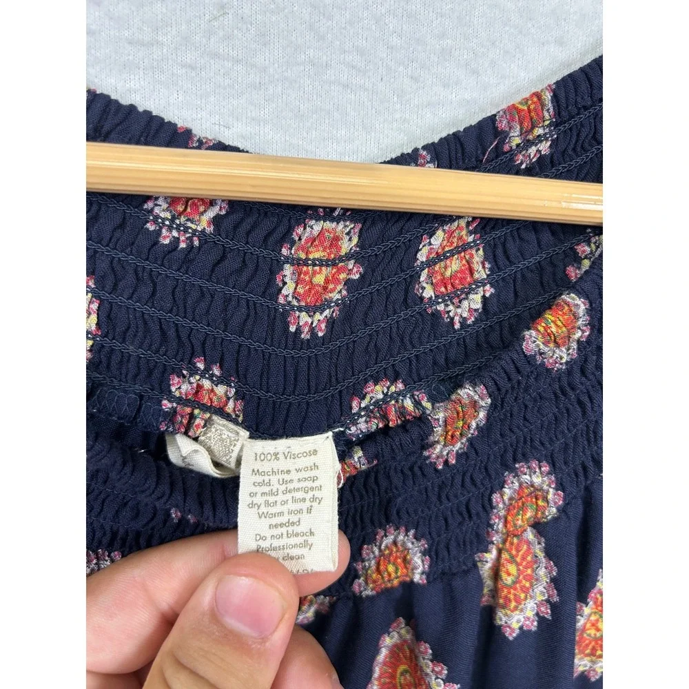 Japna blouse features